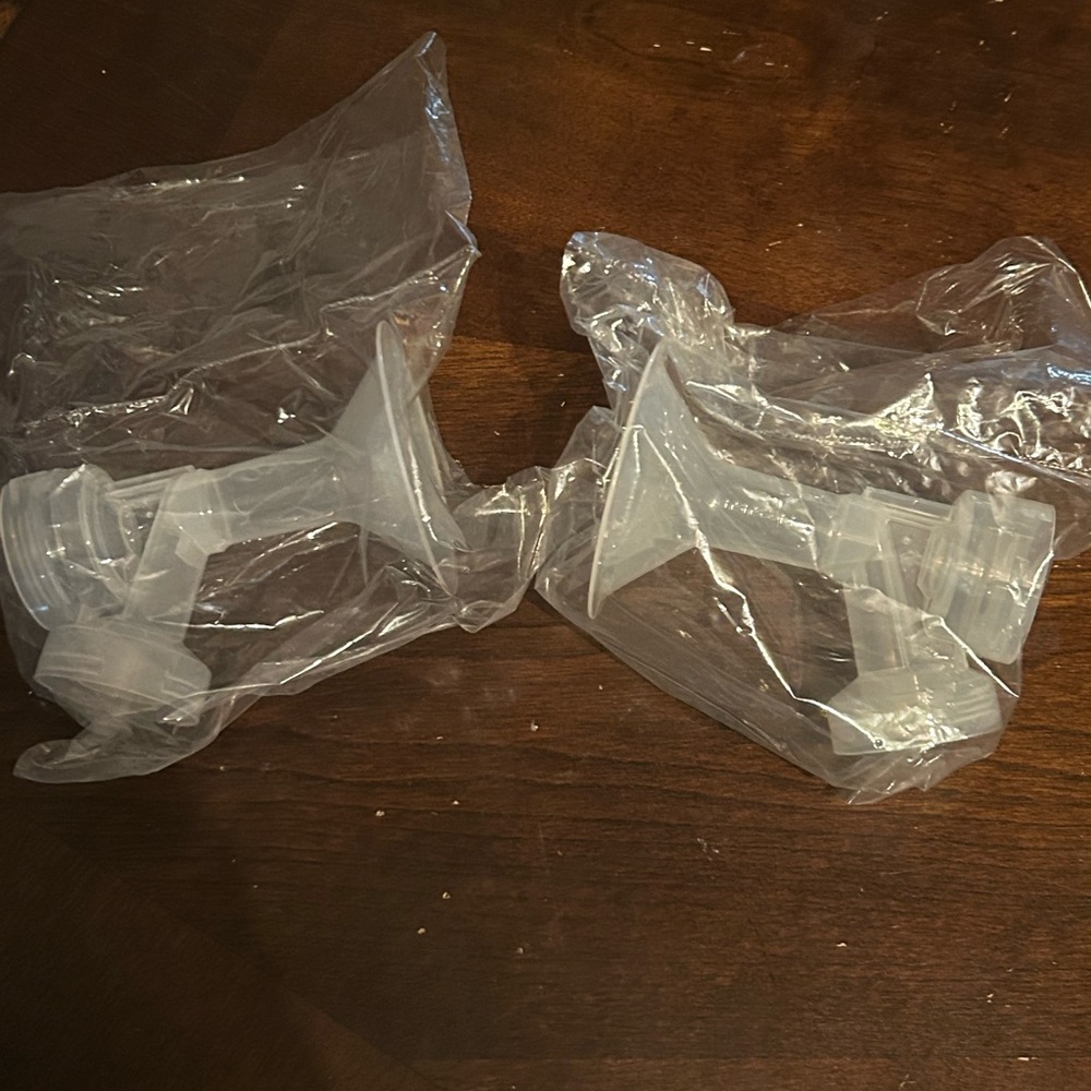 Set of 2 : Medela 21 mm Breast Flange Shield Replacement Parts (picture)